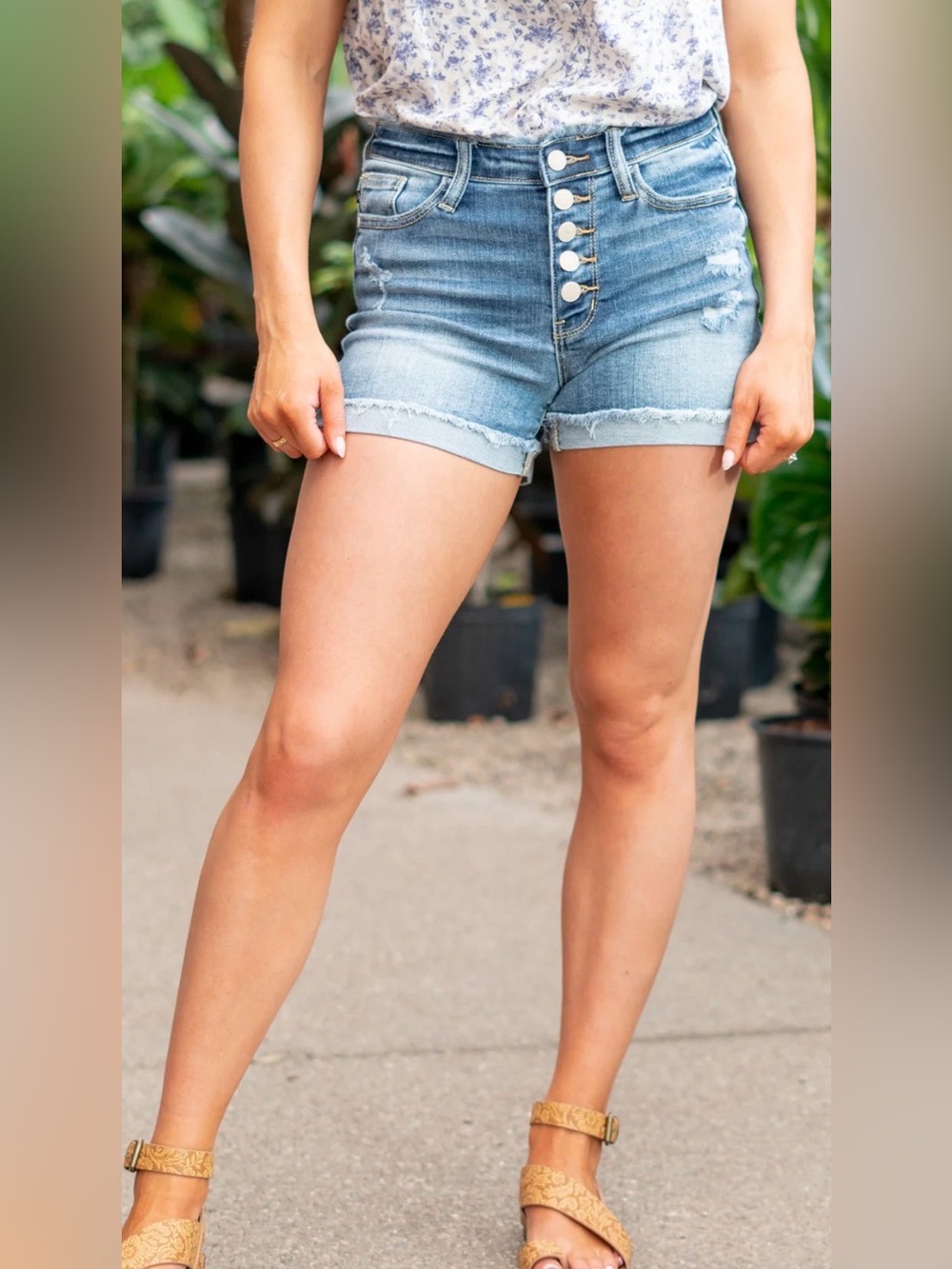 Judy Blue West Palm Mid Rise Frayed Button Fly Shorts Size Large